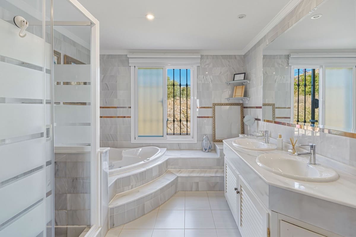 3 camera da letto Villa in vendita in Riviera del Sol con piscina garage - 729.000 € (Rif: 10179451)