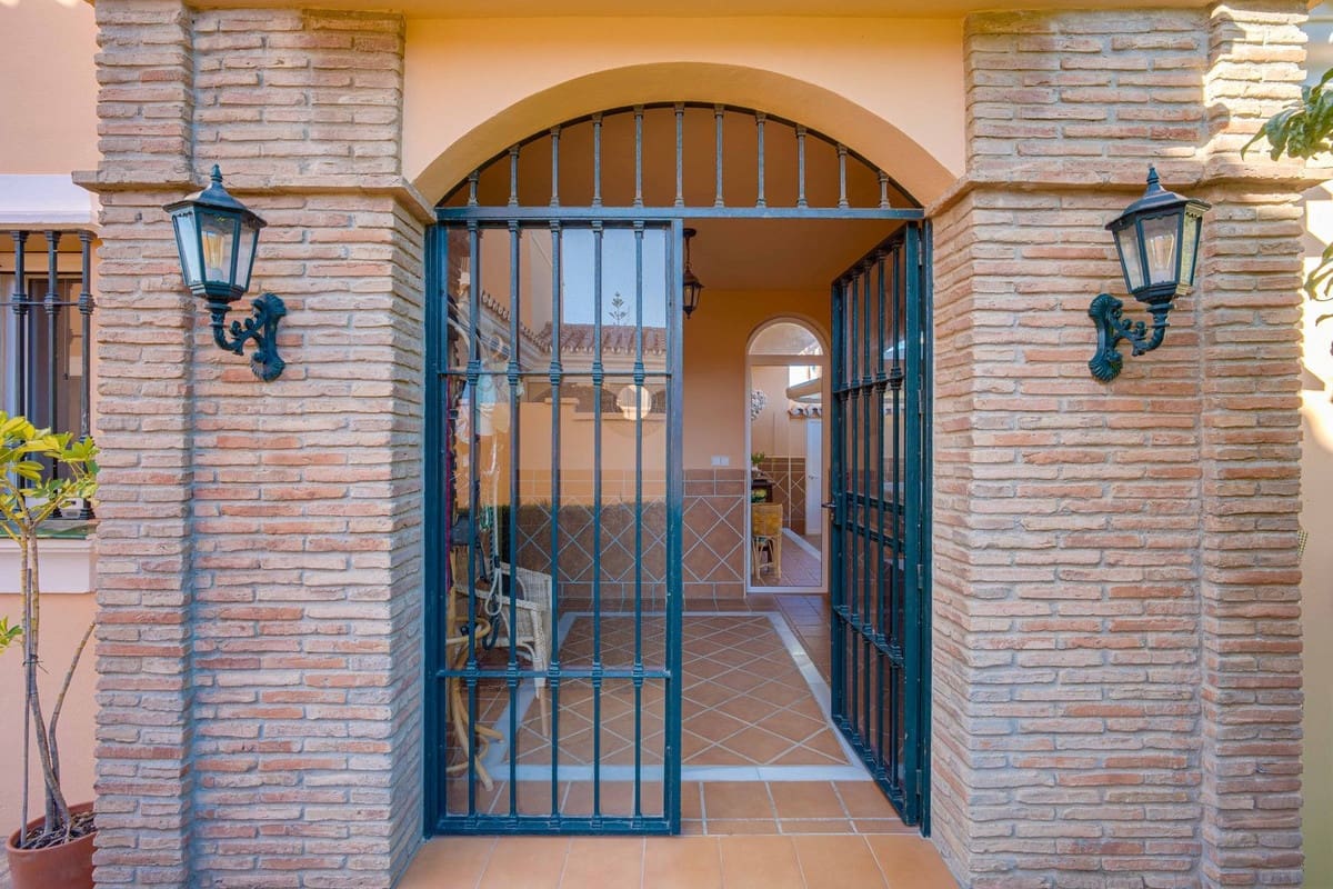 3 camera da letto Villa in vendita in Riviera del Sol con piscina garage - 729.000 € (Rif: 10179451)