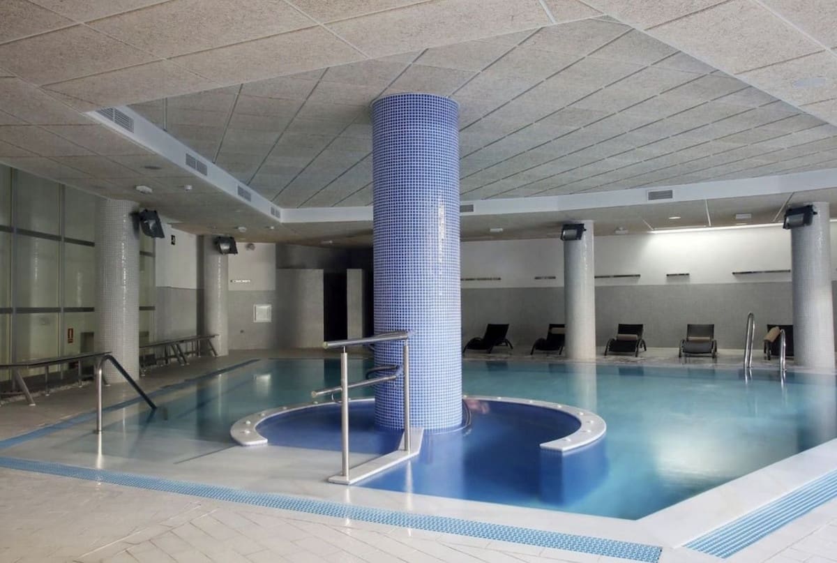 2 sovrum Lägenhet till salu i Estepona med pool - 630 000 € (Ref: 9022670)