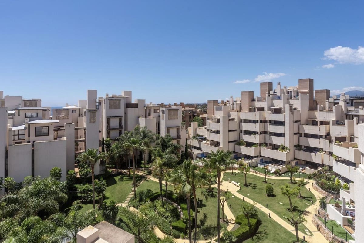 2 sovrum Lägenhet till salu i Estepona med pool - 630 000 € (Ref: 9022670)