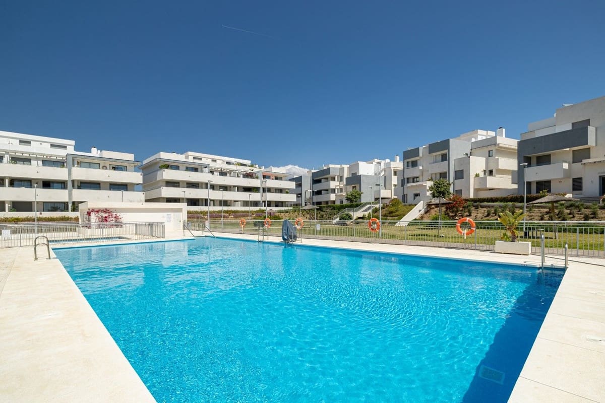 2 bedroom Apartment for sale in Estepona with pool - € 400,000 (Ref: 9022674)