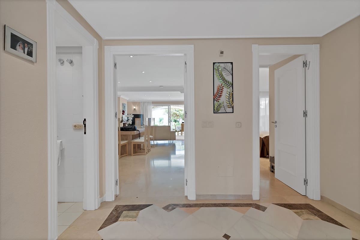 2 soveværelse Lejlighed til salg i New Golden Mile med swimmingpool - € 625.000 (Ref: 9022686)