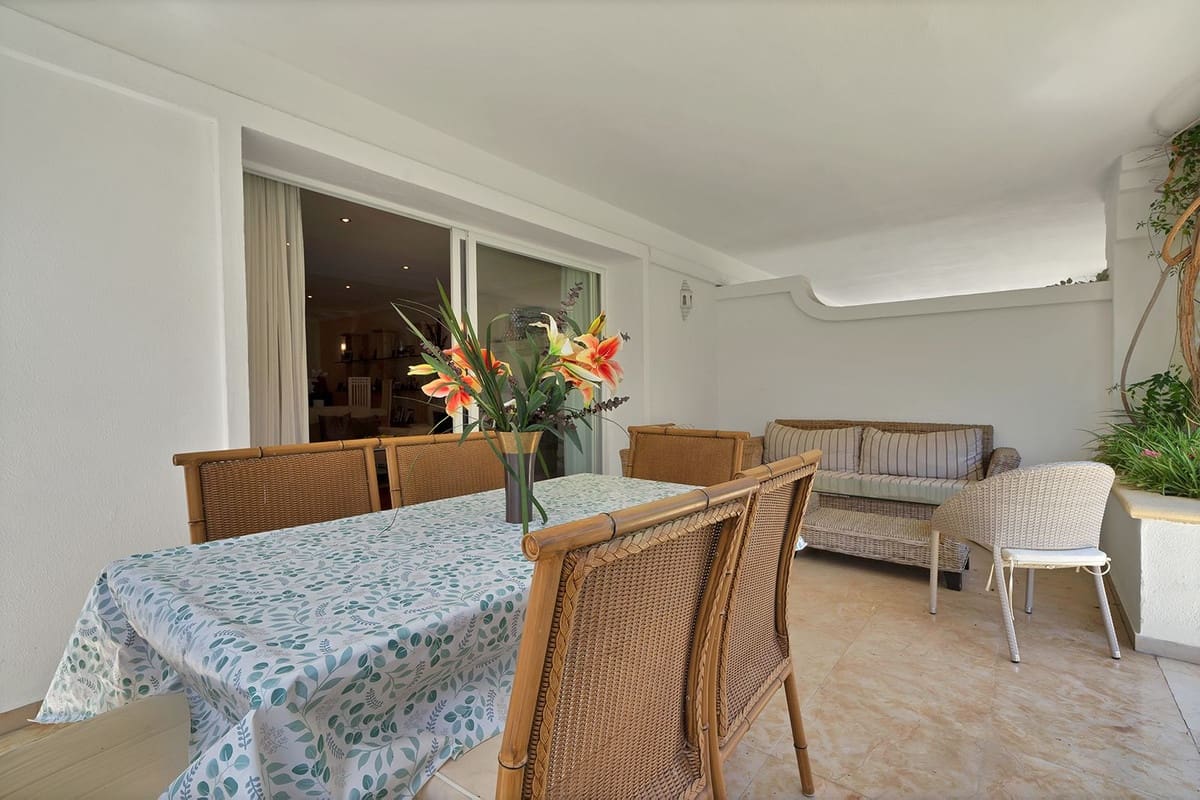 2 soveværelse Lejlighed til salg i New Golden Mile med swimmingpool - € 625.000 (Ref: 9022686)