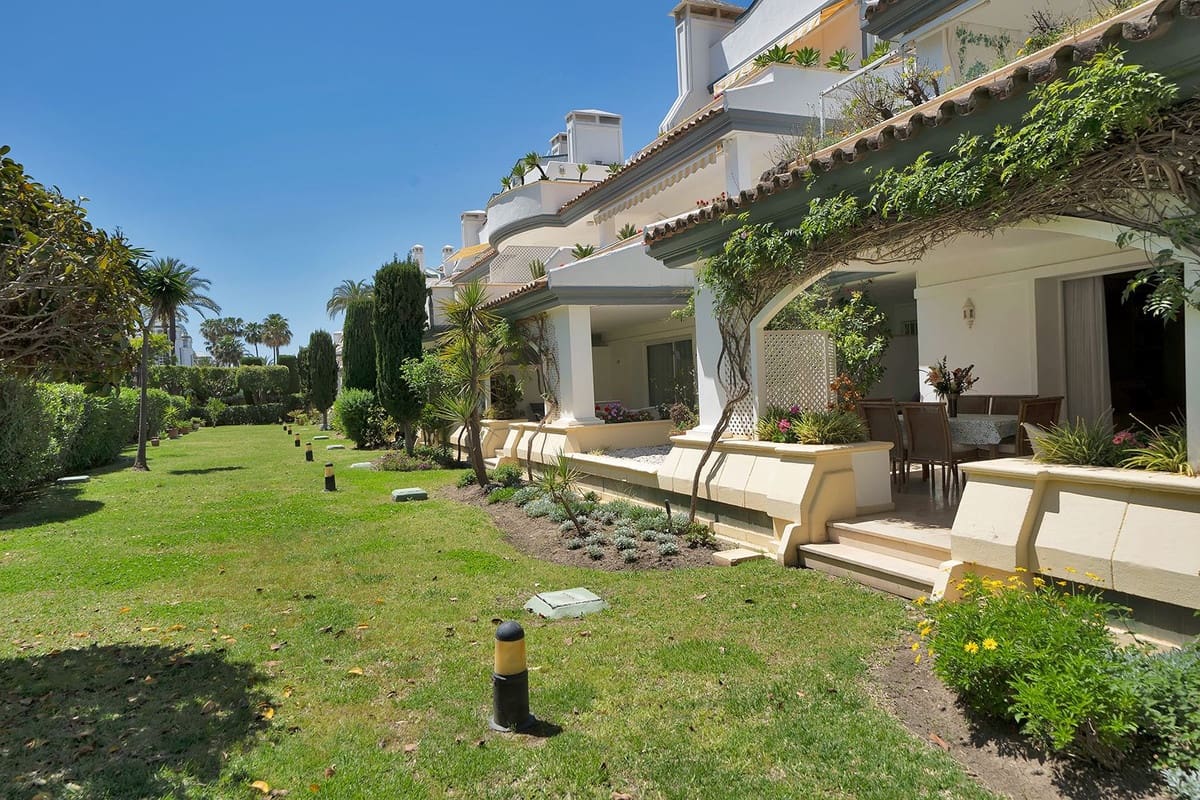 2 soveværelse Lejlighed til salg i New Golden Mile med swimmingpool - € 625.000 (Ref: 9022686)