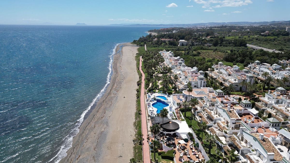 2 soveværelse Lejlighed til salg i New Golden Mile med swimmingpool - € 625.000 (Ref: 9022686)