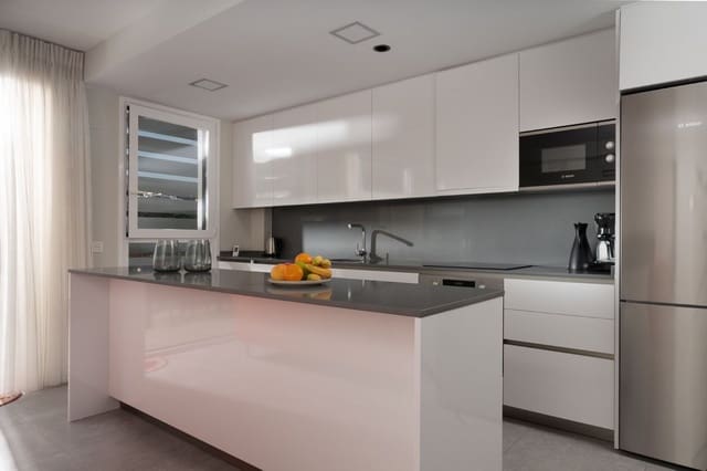 3 quarto Apartamento para venda em La Cala de Mijas, Mijas com piscina - 649 000 € (Ref: 9022688)