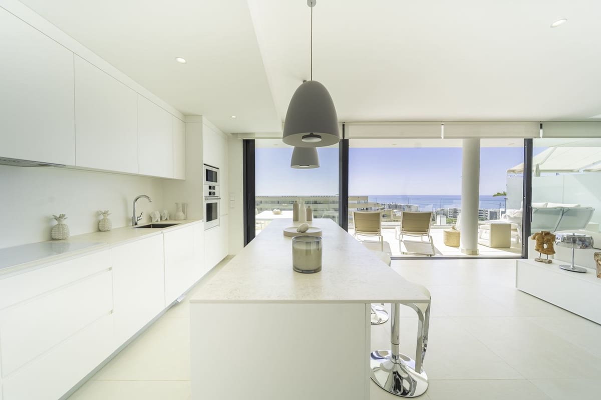 2 soveværelse Lejlighed til salg i Fuengirola med swimmingpool - € 699.000 (Ref: 9022708)