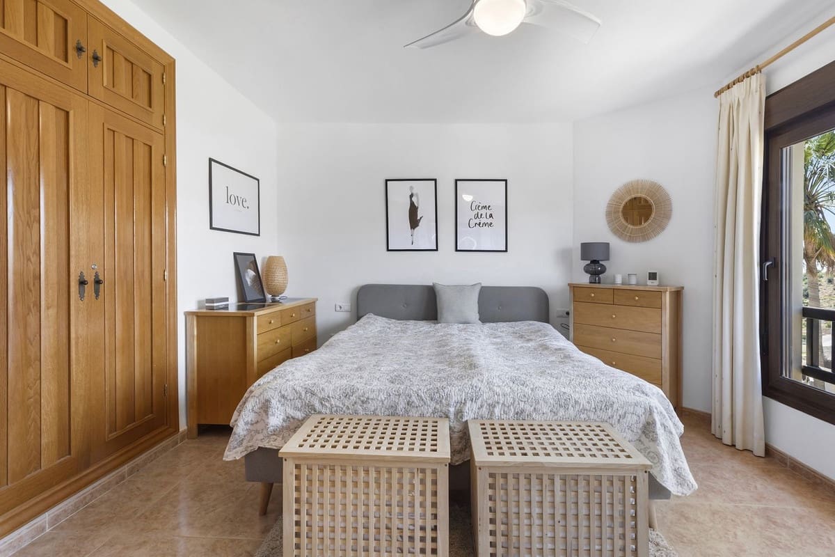 Chalet de 4 habitaciones en Riviera del Sol en venta con piscina - 698.000 € (Ref: 9022709)