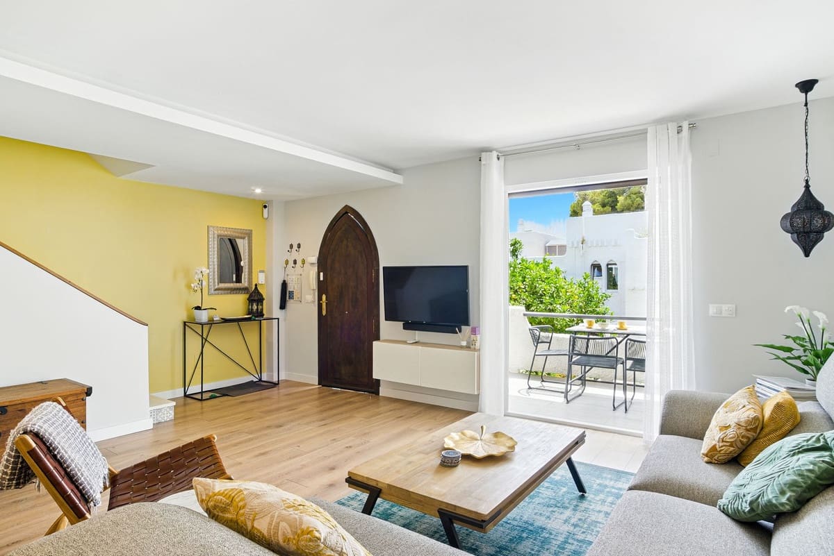 3 soveværelse Byhus til salg i Nueva Andalucia med swimmingpool - € 750.000 (Ref: 9050567)