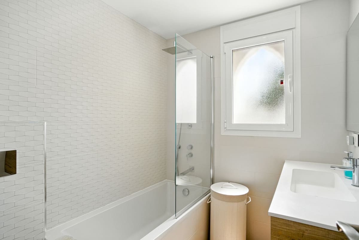 3 soveværelse Byhus til salg i Nueva Andalucia med swimmingpool - € 750.000 (Ref: 9050567)