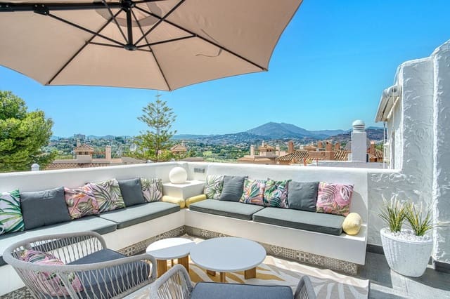 3 sypialnia Dom na sprzedaż w La Dama de Noche - La Alzambra, Marbella z basenem - 750 000 € (Ref: 9050567)