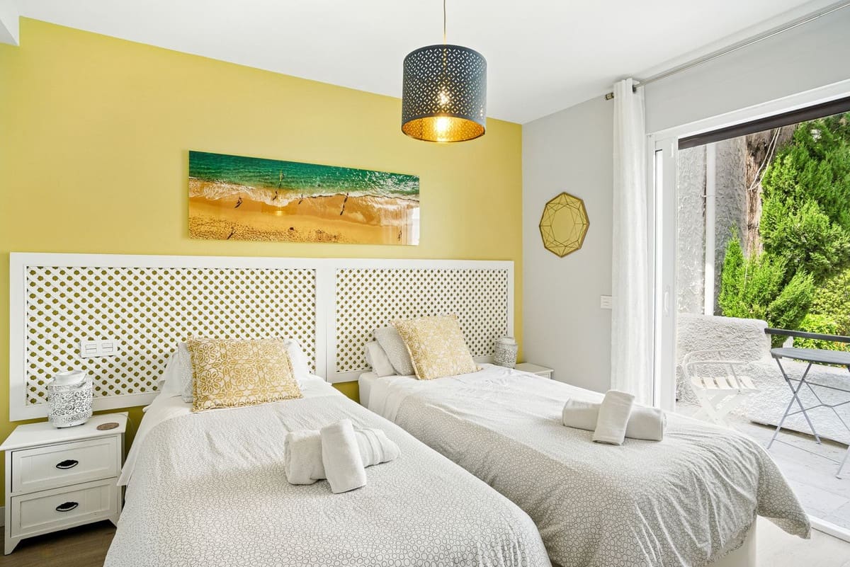3 soveværelse Byhus til salg i Nueva Andalucia med swimmingpool - € 750.000 (Ref: 9050567)
