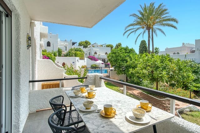3 sypialnia Dom na sprzedaż w La Dama de Noche - La Alzambra, Marbella z basenem - 750 000 € (Ref: 9050567)
