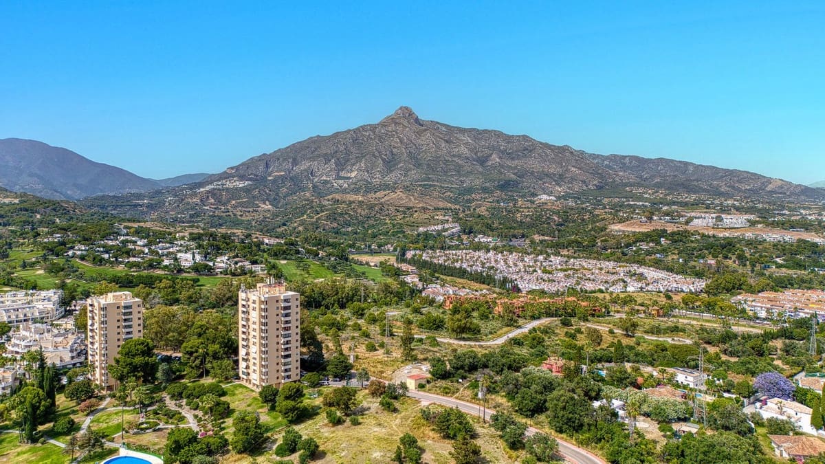 3 soveværelse Byhus til salg i Nueva Andalucia med swimmingpool - € 750.000 (Ref: 9050567)
