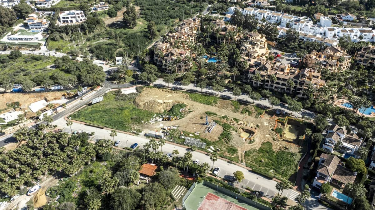 5 bedroom Villa for sale in Estepona with pool - € 1,950,000 (Ref: 9109661)