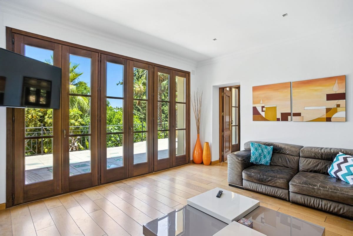 6 bedroom Villa for sale in Alhaurin el Grande with pool - € 2,200,000 (Ref: 9136136)