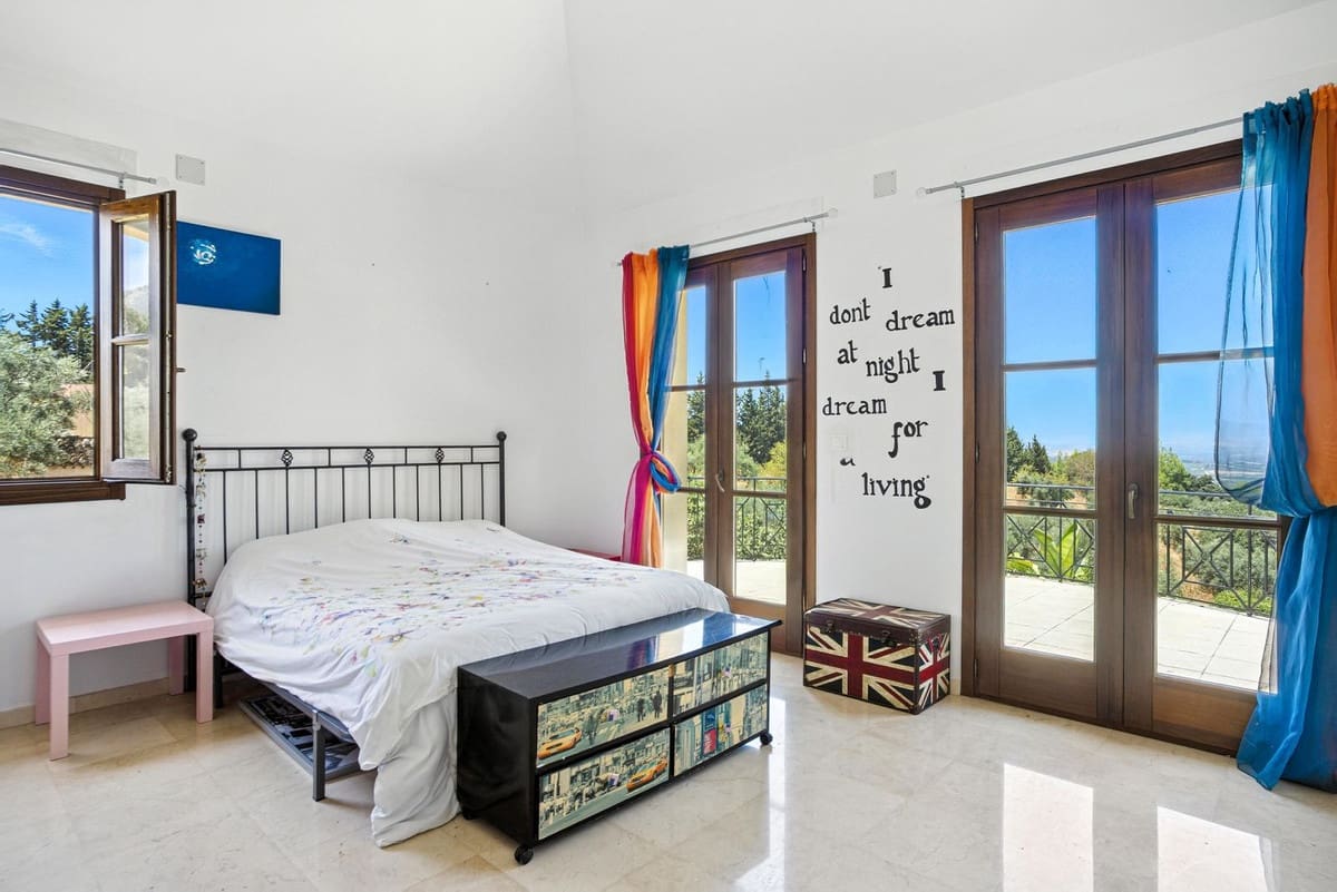 6 bedroom Villa for sale in Alhaurin el Grande with pool - € 2,200,000 (Ref: 9136136)