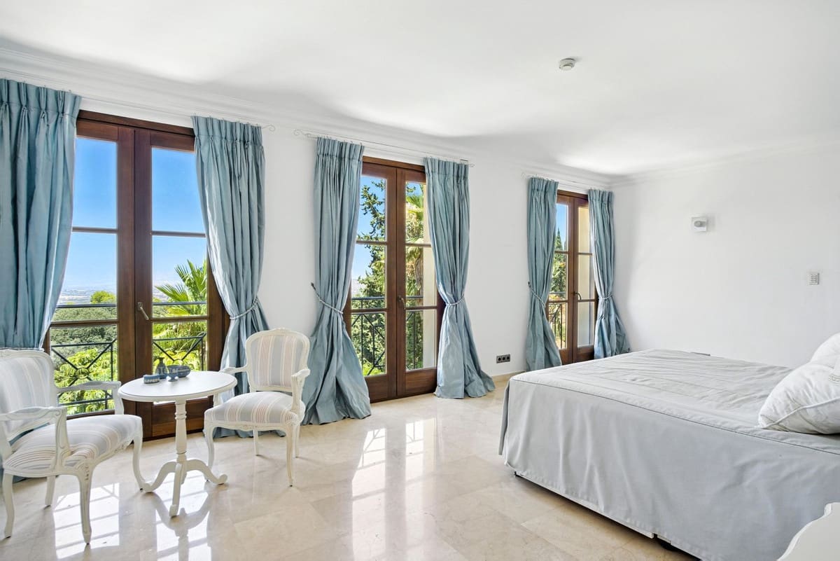 6 bedroom Villa for sale in Alhaurin el Grande with pool - € 2,200,000 (Ref: 9136136)