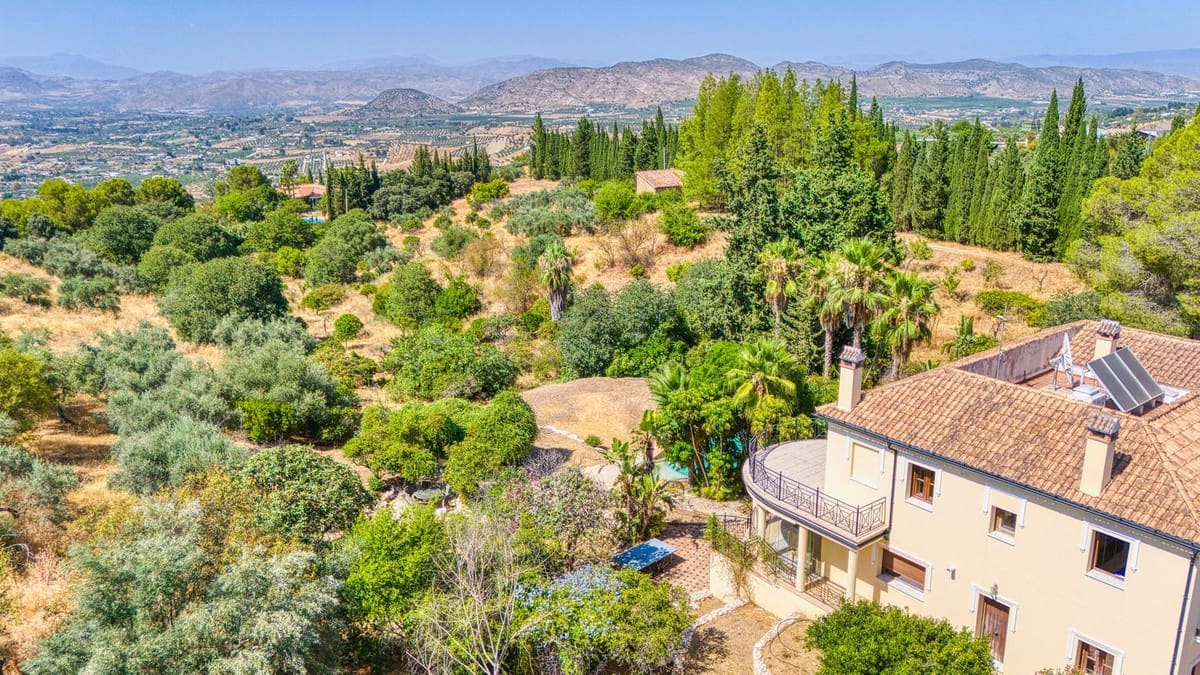 6 bedroom Villa for sale in Alhaurin el Grande with pool - € 2,200,000 (Ref: 9136136)