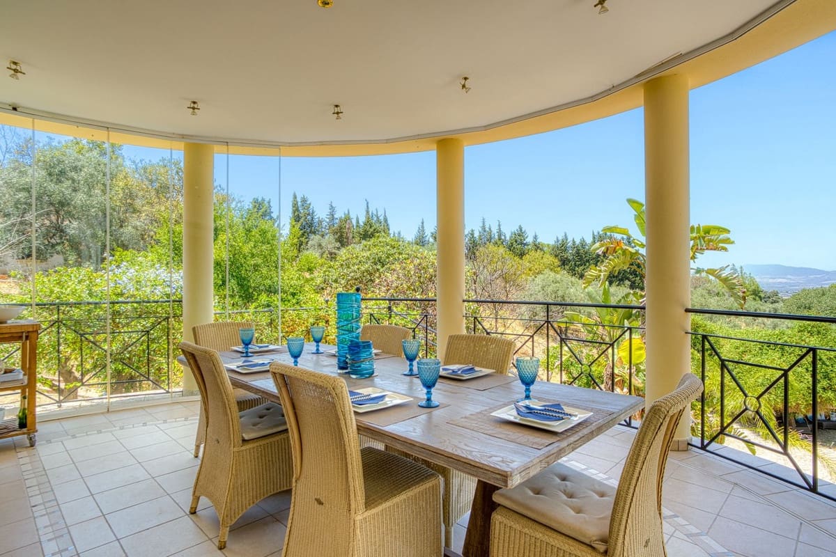 6 bedroom Villa for sale in Alhaurin el Grande with pool - € 2,200,000 (Ref: 9136136)