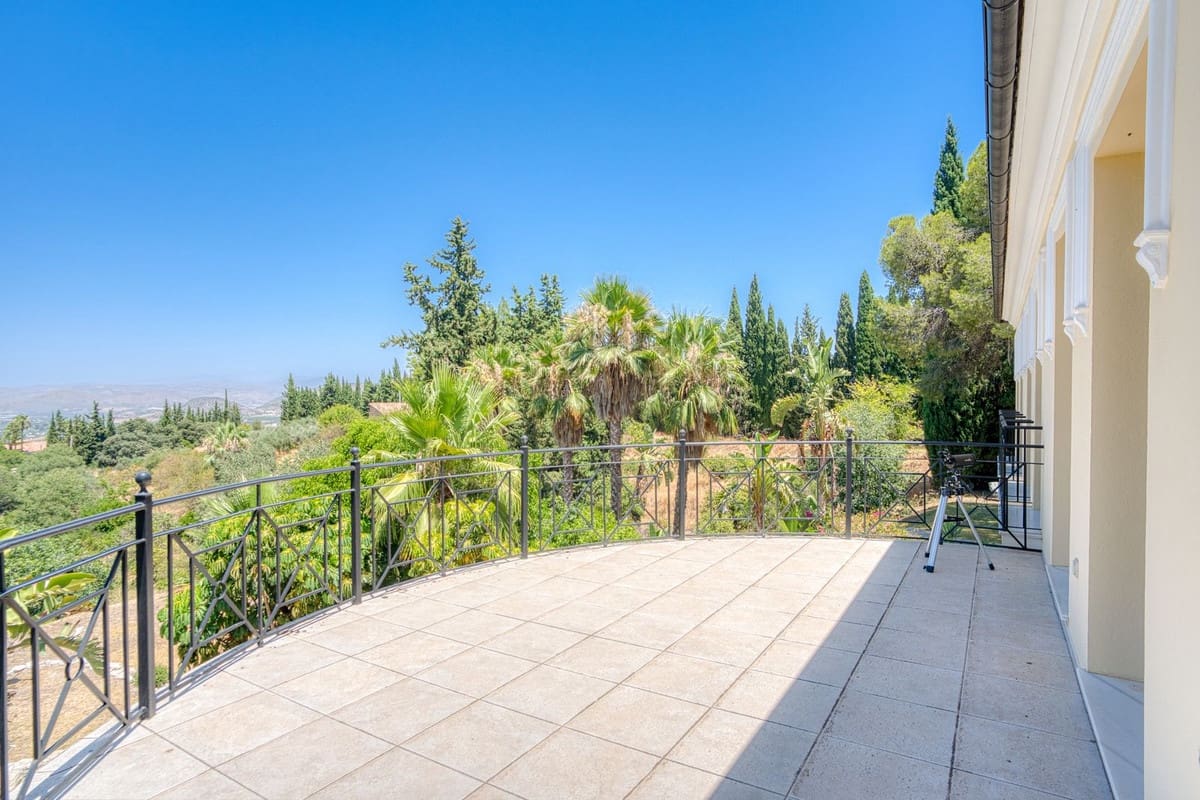 6 bedroom Villa for sale in Alhaurin el Grande with pool - € 2,200,000 (Ref: 9136136)