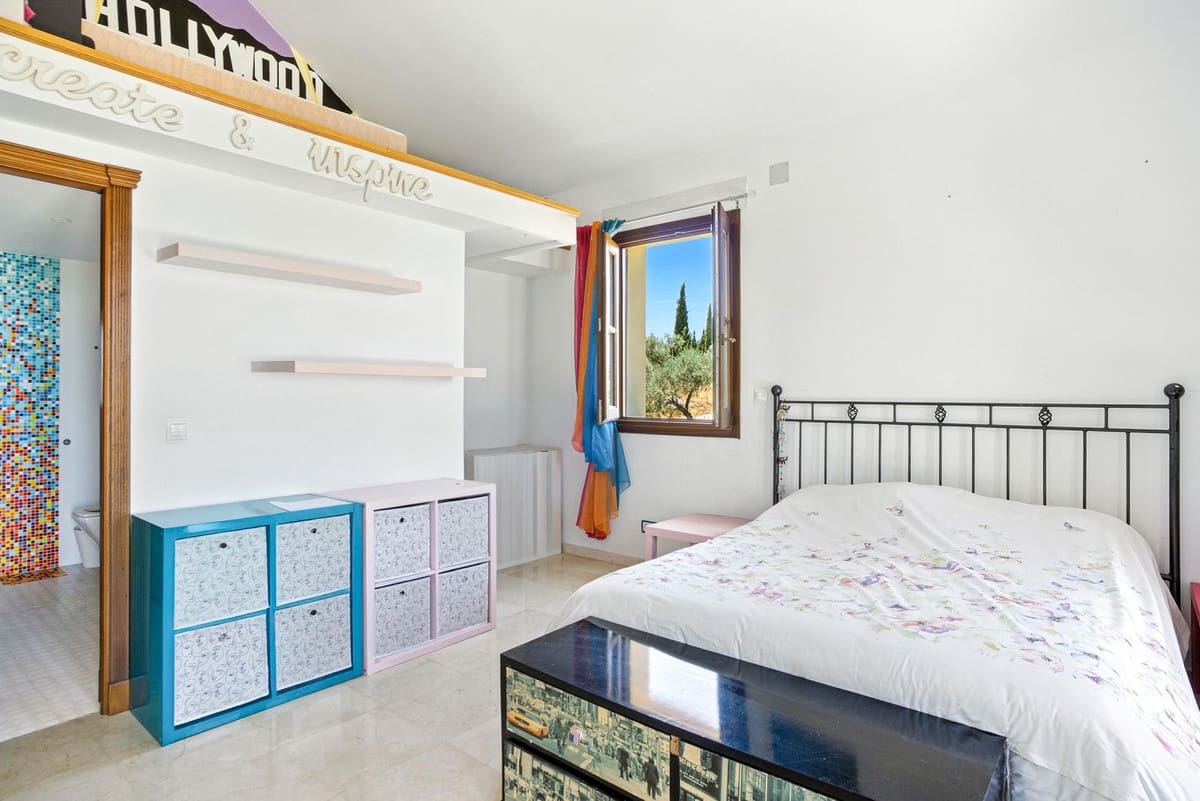 6 bedroom Villa for sale in Alhaurin el Grande with pool - € 2,200,000 (Ref: 9136136)