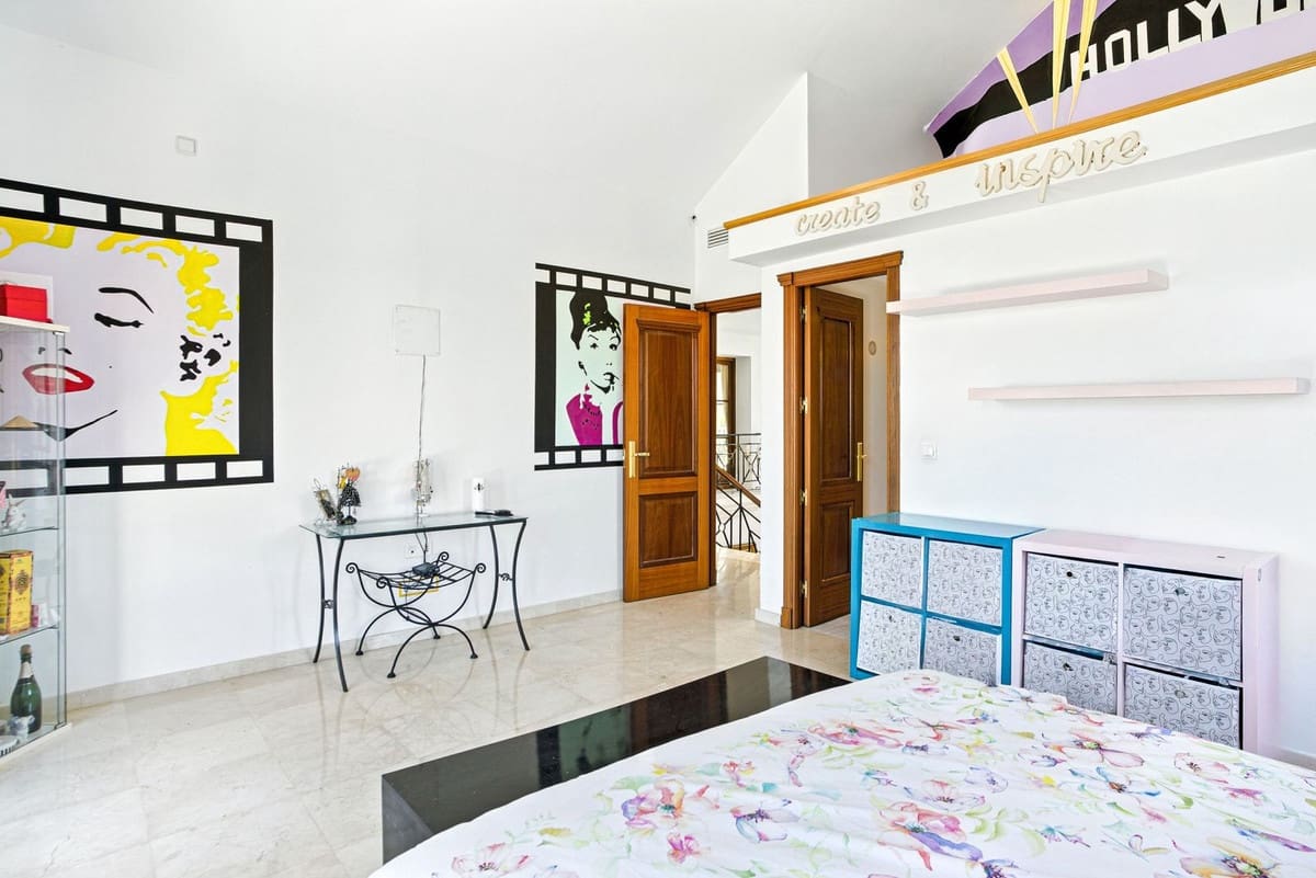 6 bedroom Villa for sale in Alhaurin el Grande with pool - € 2,200,000 (Ref: 9136136)