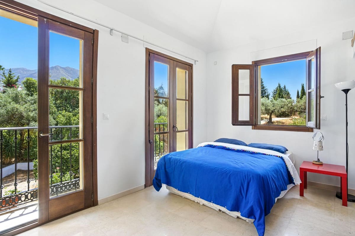 6 bedroom Villa for sale in Alhaurin el Grande with pool - € 2,200,000 (Ref: 9136136)