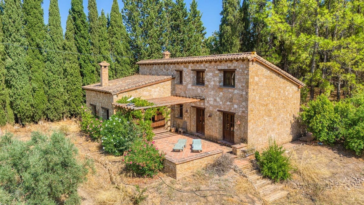 6 bedroom Villa for sale in Alhaurin el Grande with pool - € 2,200,000 (Ref: 9136136)