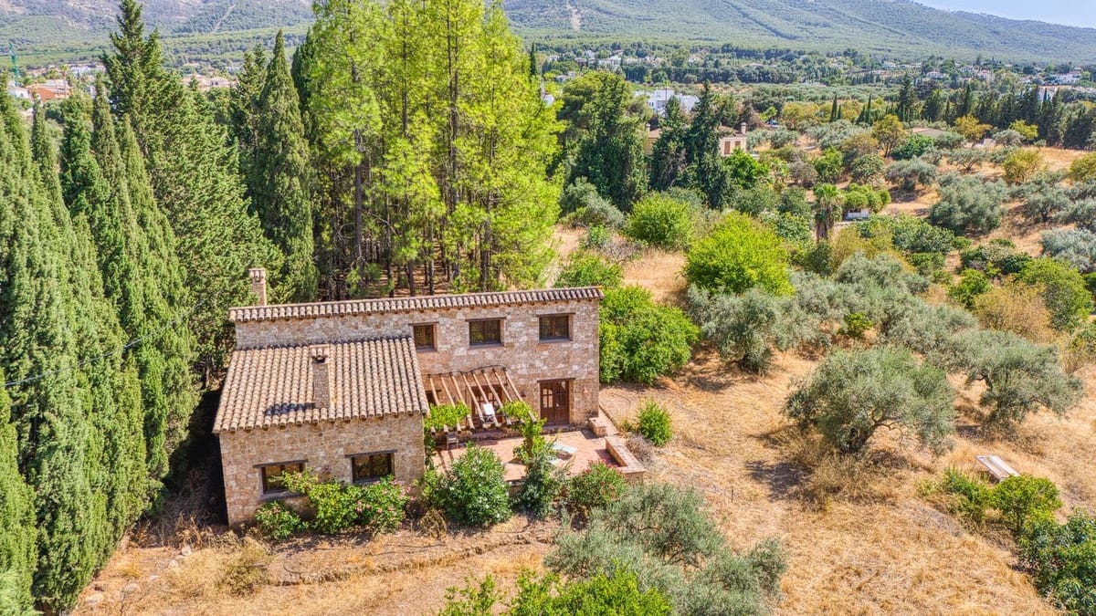6 bedroom Villa for sale in Alhaurin el Grande with pool - € 2,200,000 (Ref: 9136136)