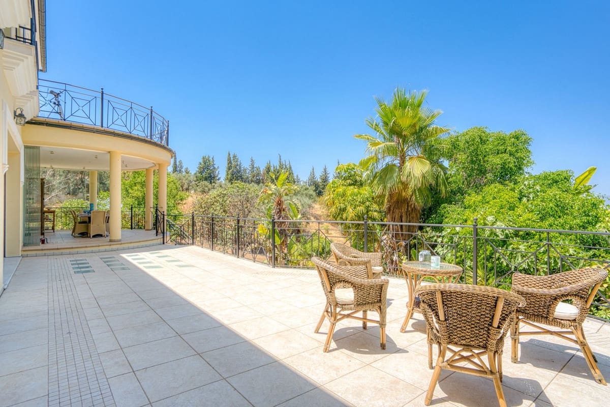 6 bedroom Villa for sale in Alhaurin el Grande with pool - € 2,200,000 (Ref: 9136136)
