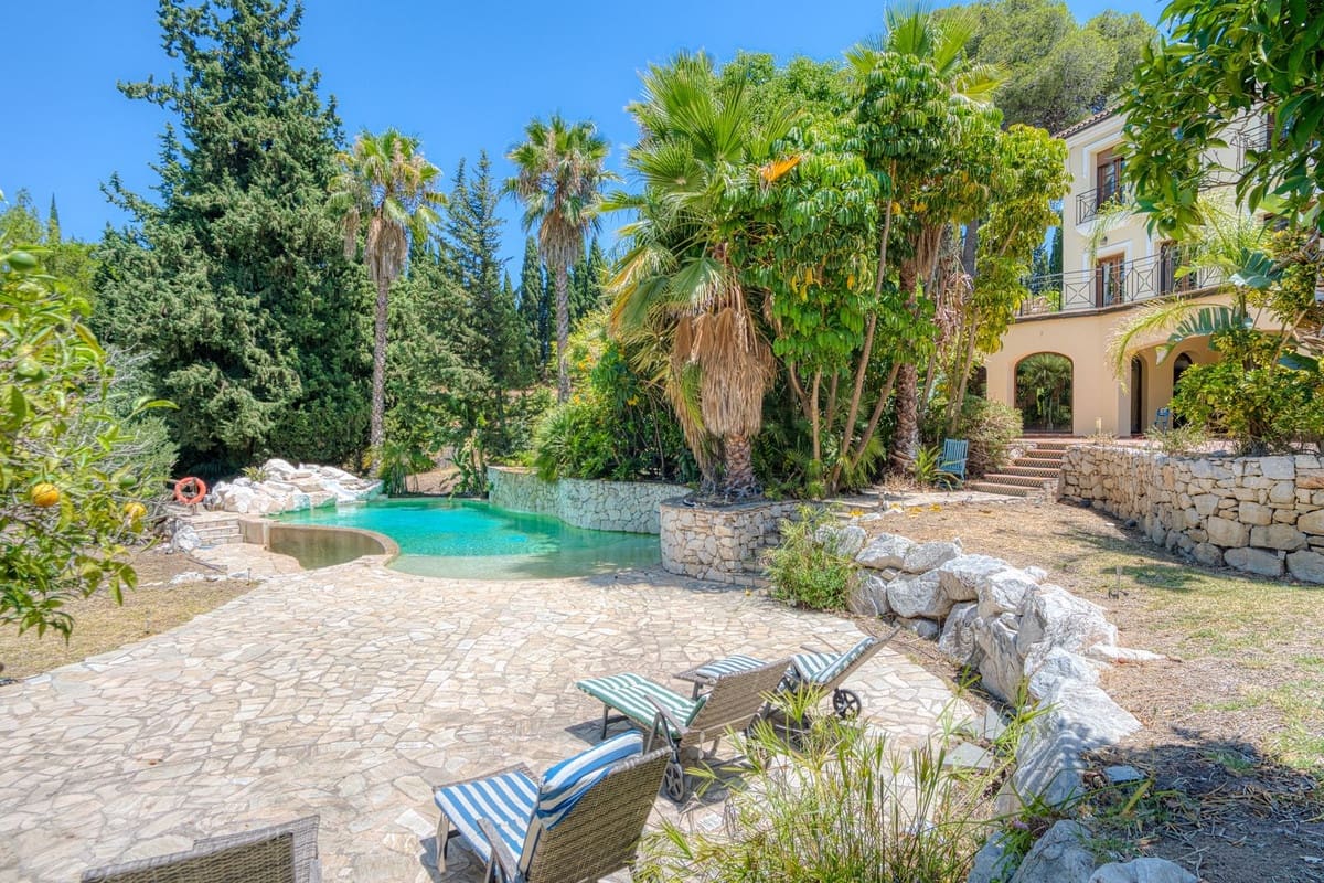 6 bedroom Villa for sale in Alhaurin el Grande with pool - € 2,200,000 (Ref: 9136136)