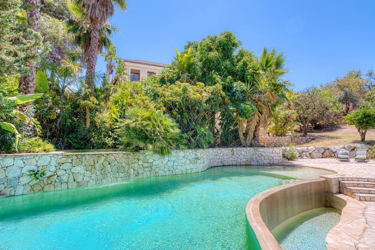 6 bedroom Villa for sale in Alhaurin el Grande with pool - € 2,200,000 (Ref: 9136136)
