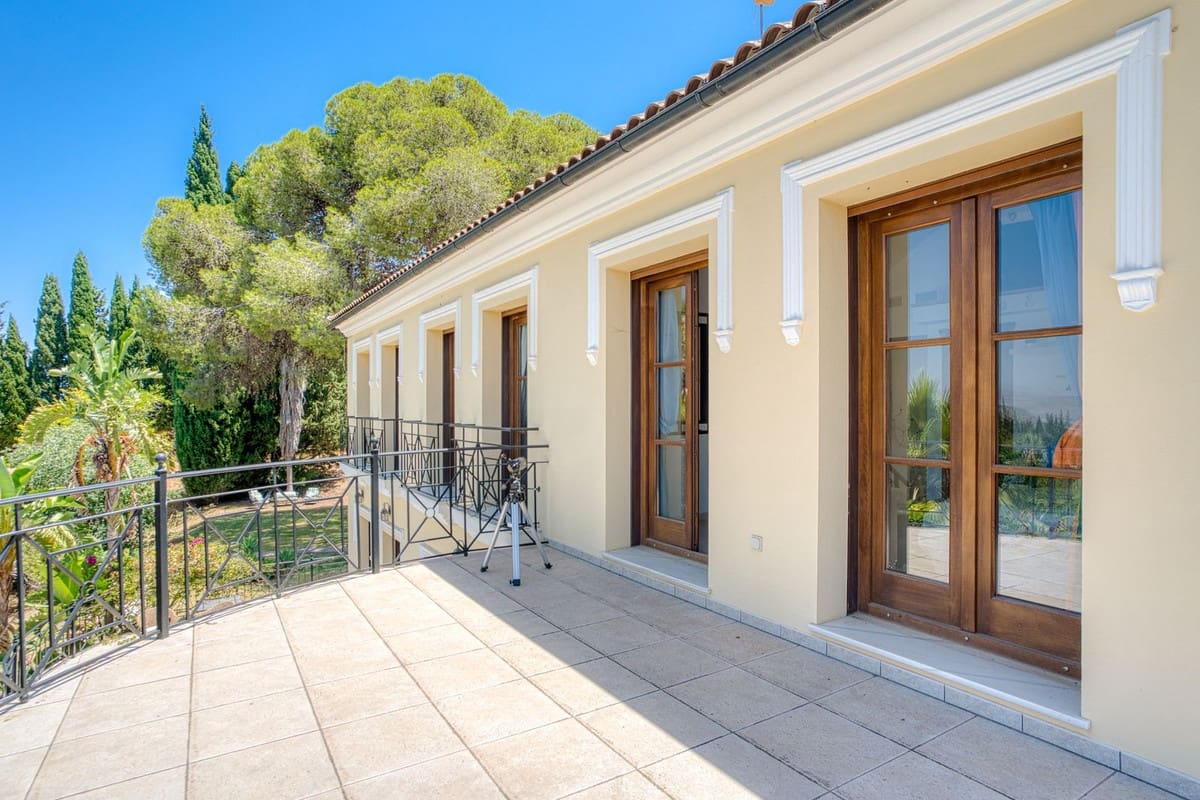 6 bedroom Villa for sale in Alhaurin el Grande with pool - € 2,200,000 (Ref: 9136136)