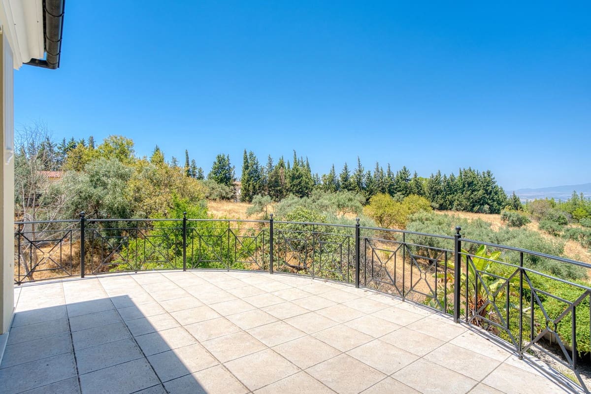 6 bedroom Villa for sale in Alhaurin el Grande with pool - € 2,200,000 (Ref: 9136136)