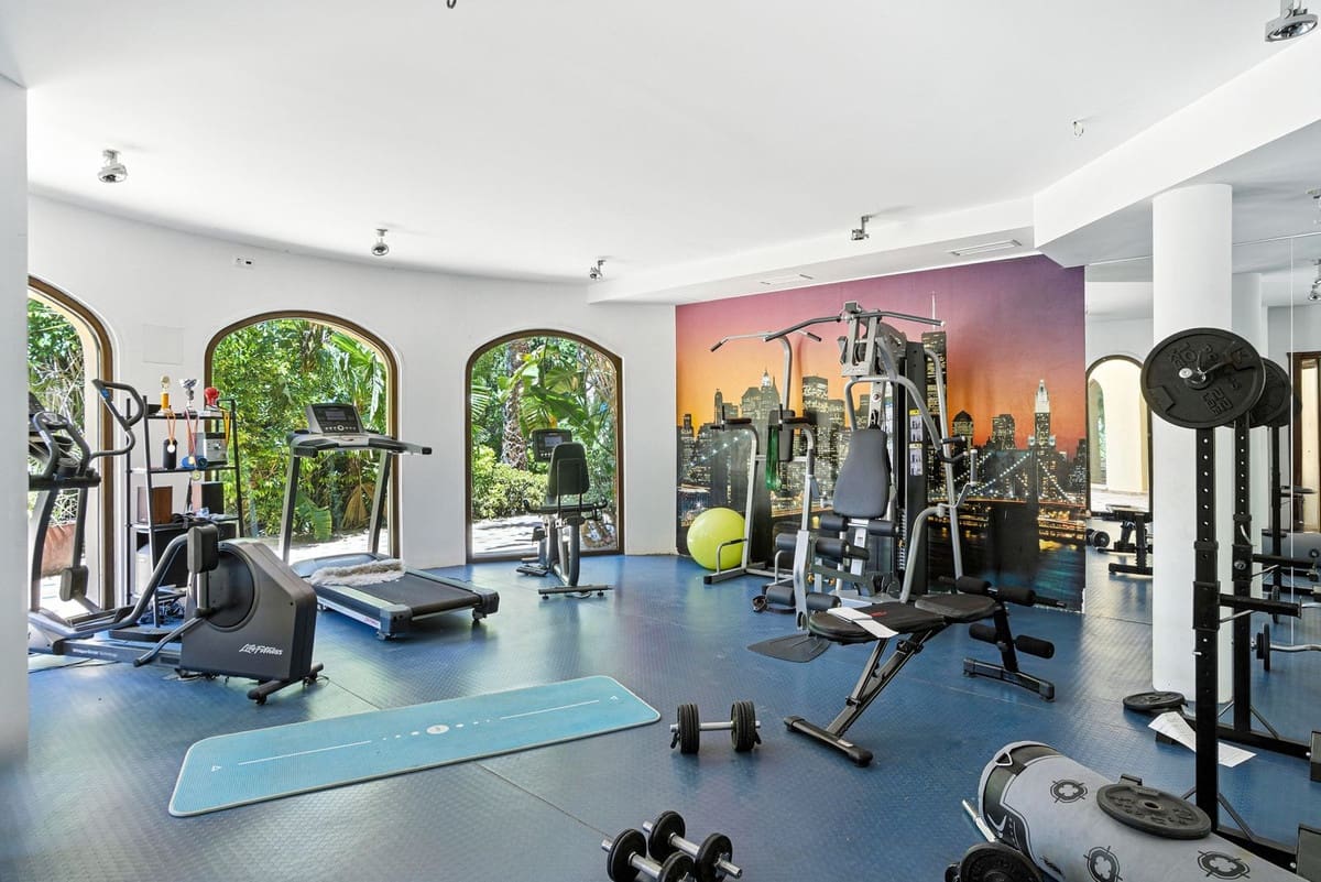 6 bedroom Villa for sale in Alhaurin el Grande with pool - € 2,200,000 (Ref: 9136136)