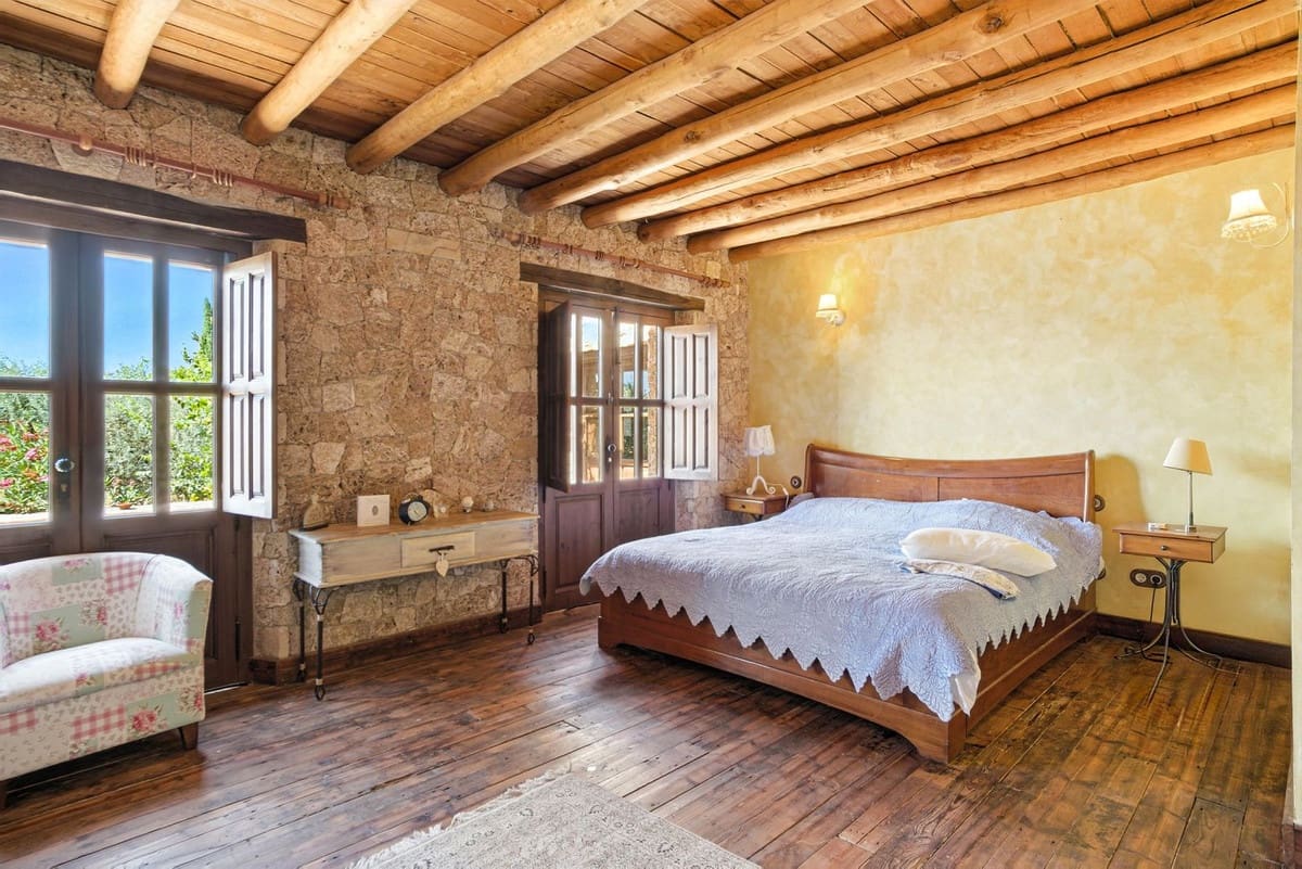 6 bedroom Villa for sale in Alhaurin el Grande with pool - € 2,200,000 (Ref: 9136136)