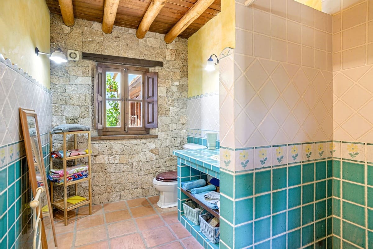 6 bedroom Villa for sale in Alhaurin el Grande with pool - € 2,200,000 (Ref: 9136136)
