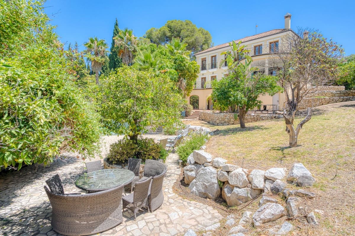 6 bedroom Villa for sale in Alhaurin el Grande with pool - € 2,200,000 (Ref: 9136136)