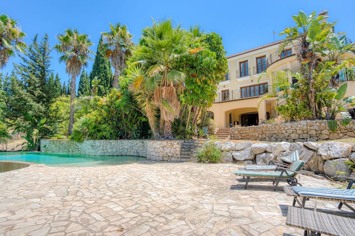 6 bedroom Villa for sale in Alhaurin el Grande with pool - € 2,200,000 (Ref: 9136136)