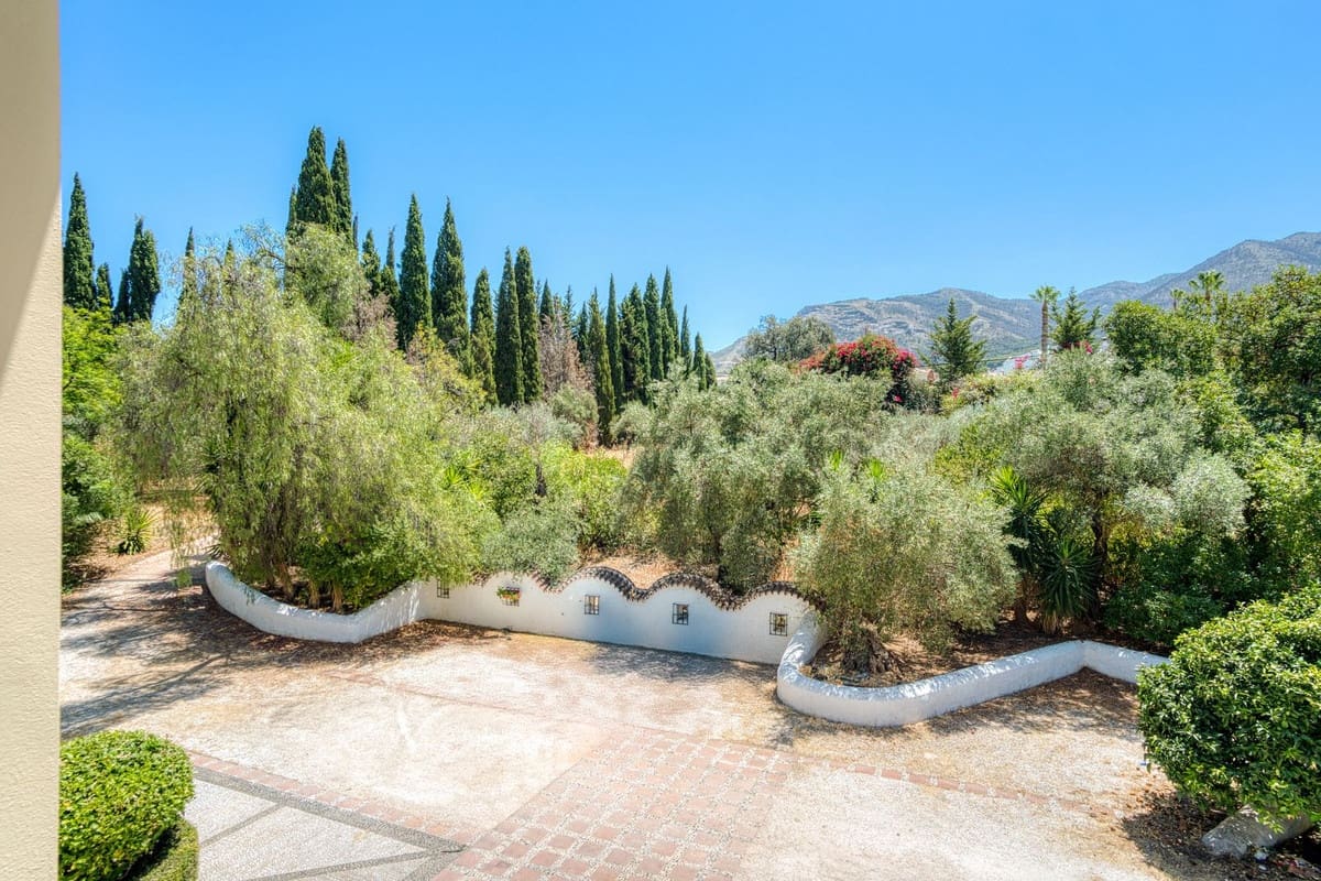 6 bedroom Villa for sale in Alhaurin el Grande with pool - € 2,200,000 (Ref: 9136136)