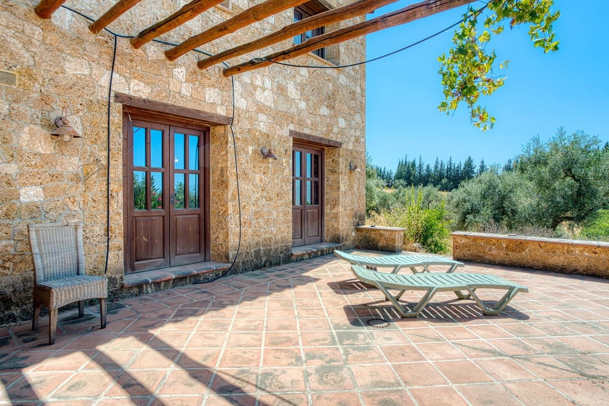 6 bedroom Villa for sale in Alhaurin el Grande with pool - € 2,200,000 (Ref: 9136136)