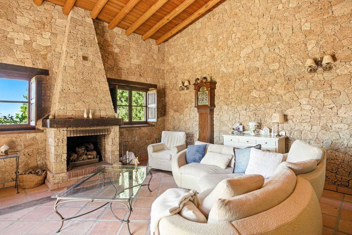 6 bedroom Villa for sale in Alhaurin el Grande with pool - € 2,200,000 (Ref: 9136136)