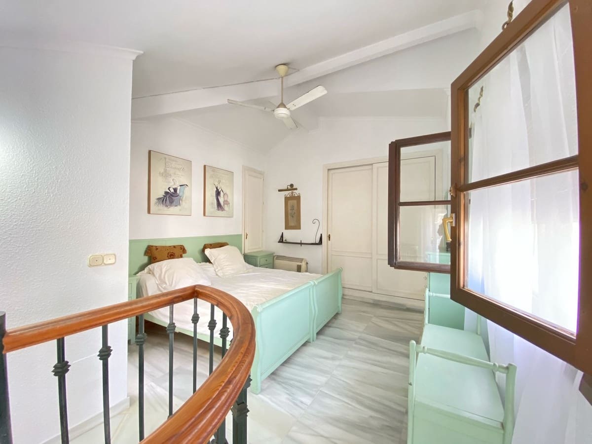 3 bedroom Penthouse for sale in Marbella - € 575,000 (Ref: 9144569)