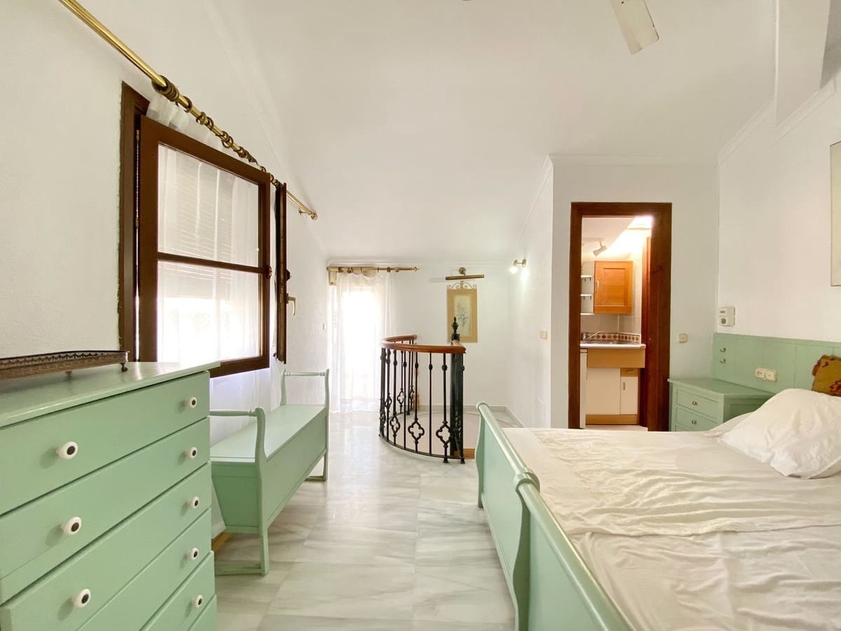 3 bedroom Penthouse for sale in Marbella - € 575,000 (Ref: 9144569)