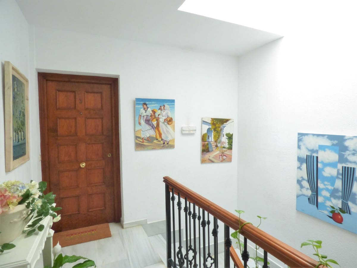 3 bedroom Penthouse for sale in Marbella - € 575,000 (Ref: 9144569)