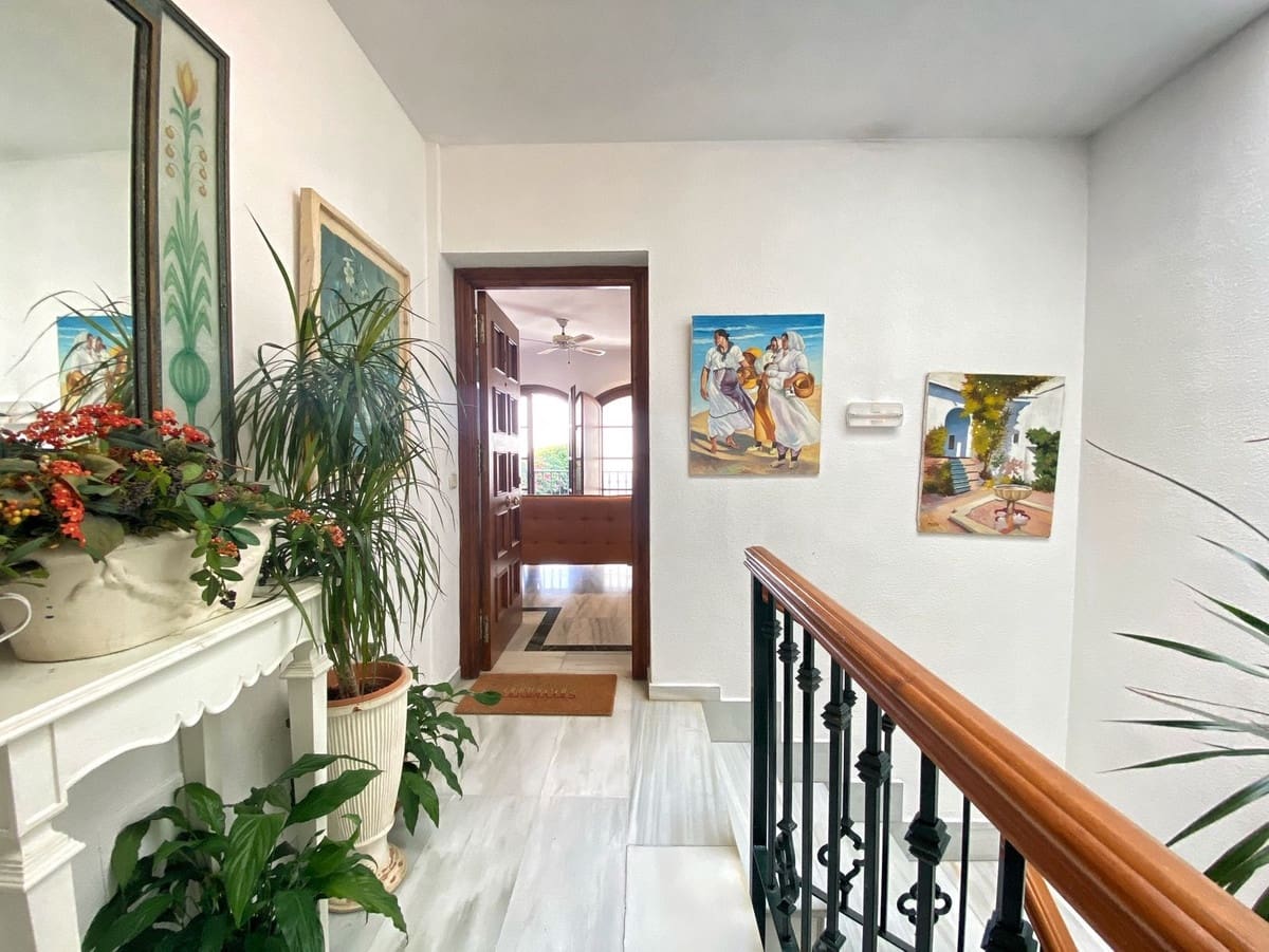 3 bedroom Penthouse for sale in Marbella - € 575,000 (Ref: 9144569)