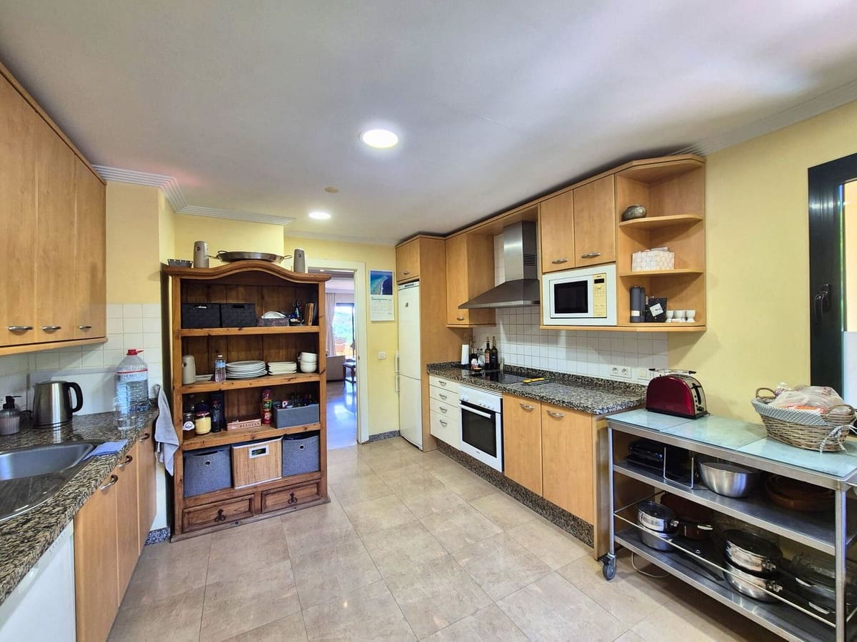 2 slaapkamer Penthouse te koop in Sotogrande met zwembad - € 475.000 (Ref: 9172357)