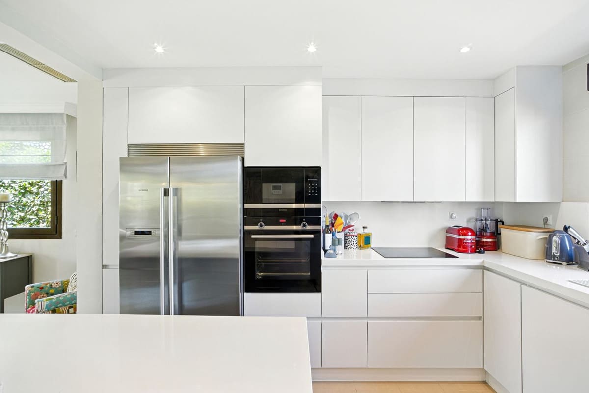 Chalet de 3 habitaciones en Estepona en venta con piscina - 945.000 € (Ref: 9186288)