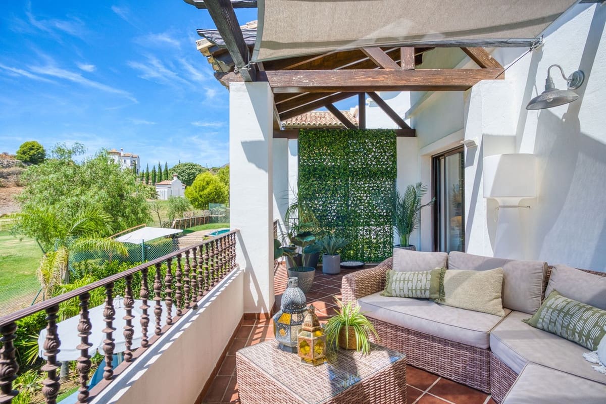 Chalet de 3 habitaciones en Estepona en venta con piscina - 945.000 € (Ref: 9186288)